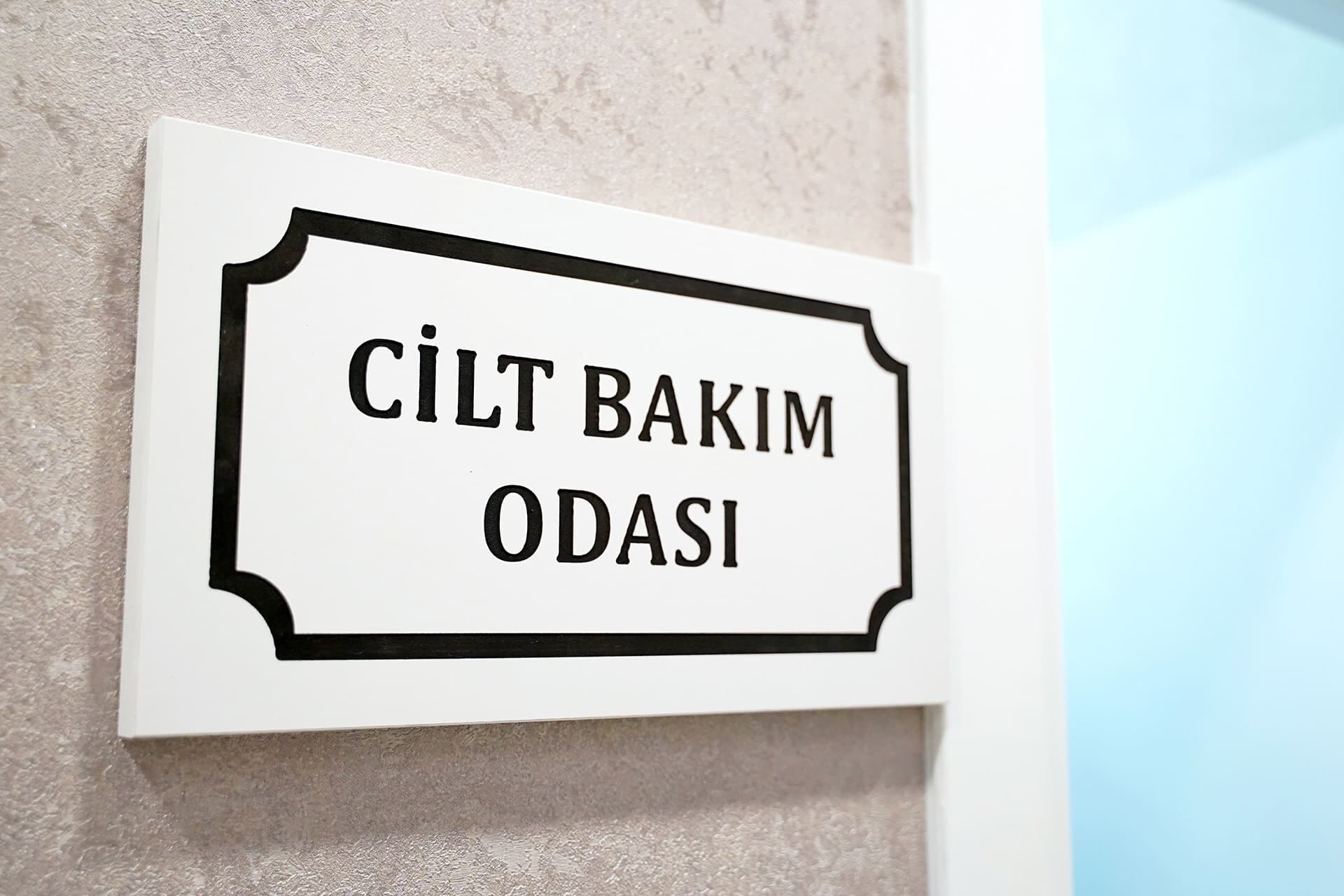 The "Cilt Bakım Odası" (skincare room) door sign