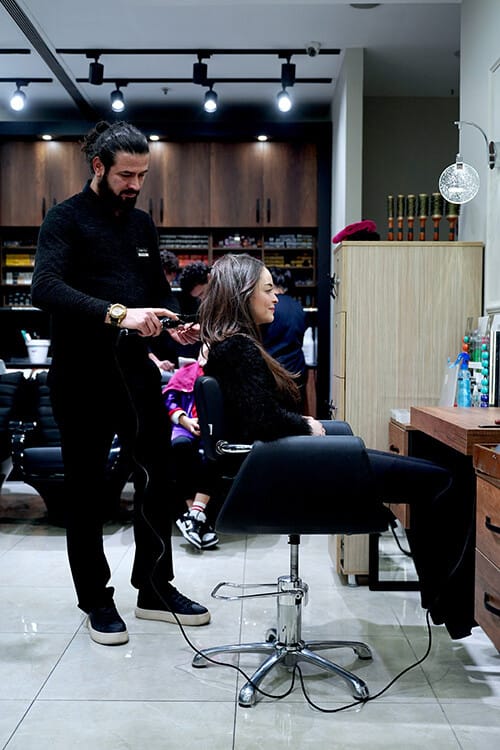 Blow-dry and styling at the salon chair