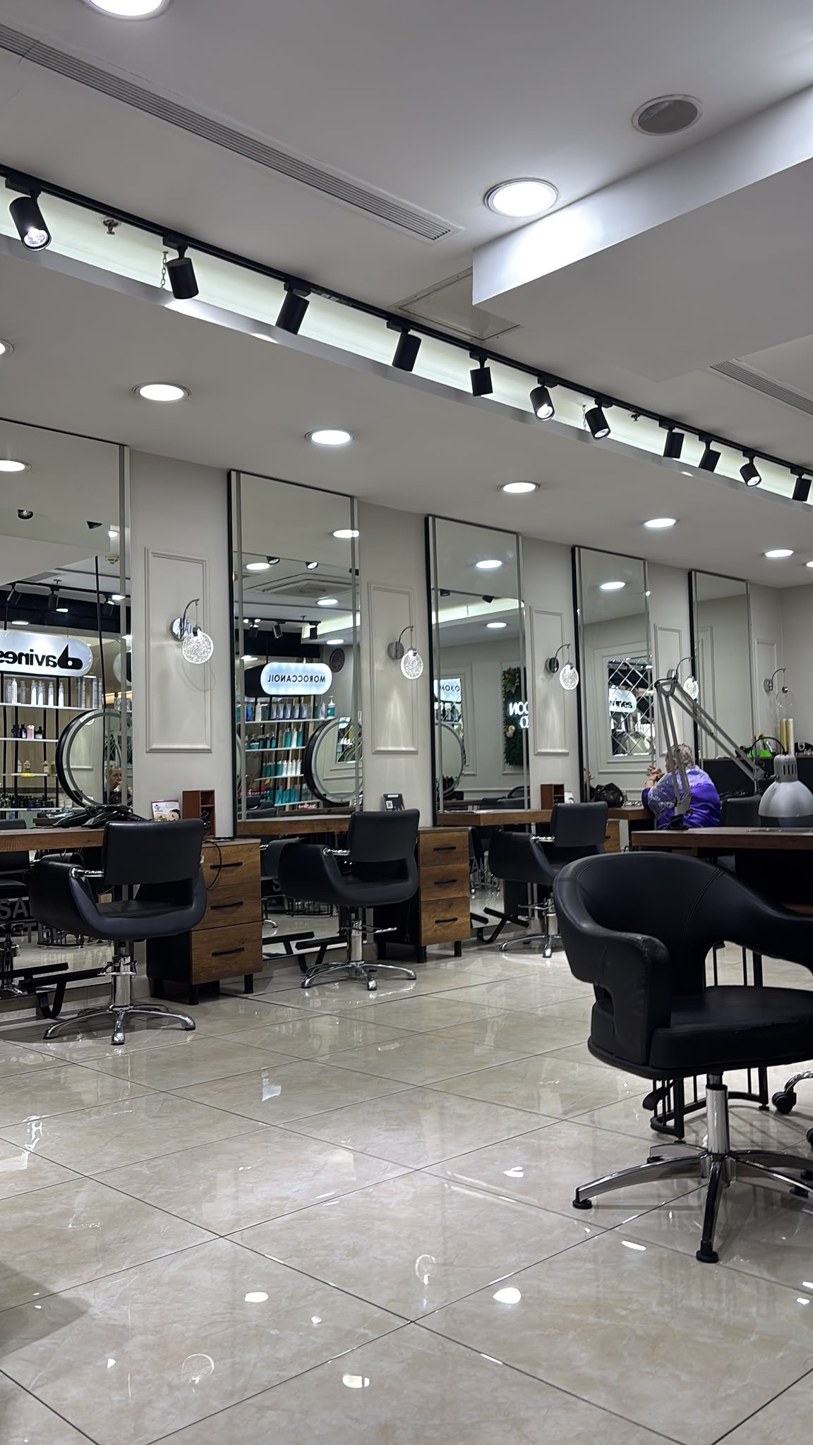 General view of the salon with the Davines product shelf and mirrored work stations